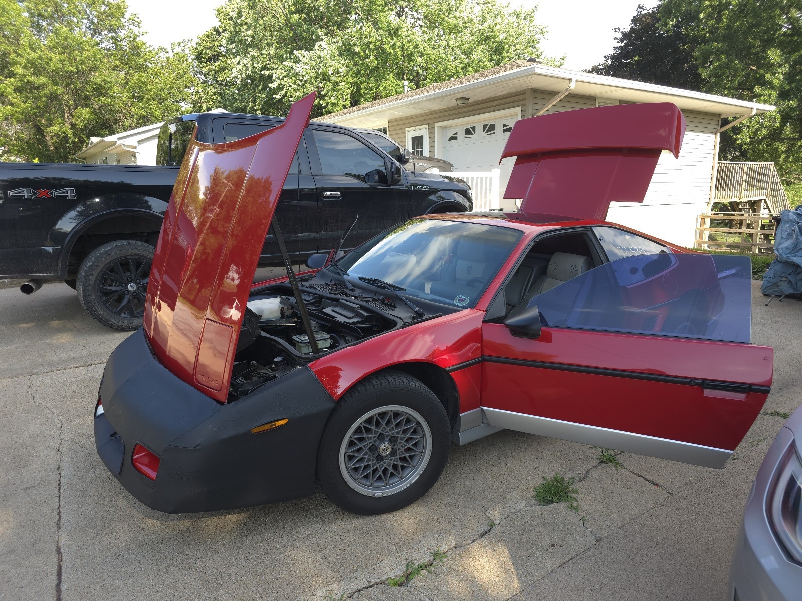 Pontiac-Fiero-1986-Coupe-2