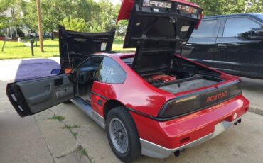 Pontiac-Fiero-1986-Coupe-3
