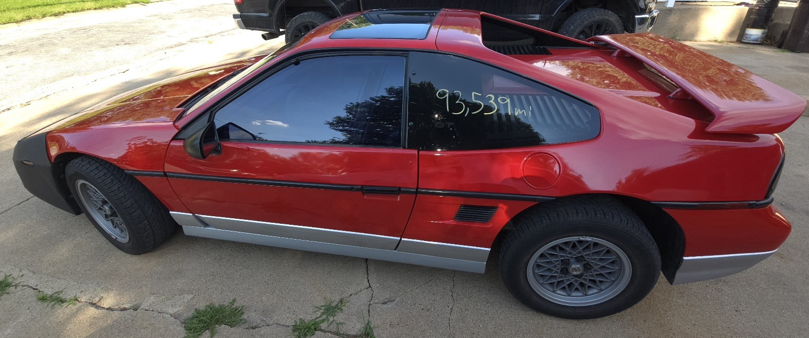 Pontiac-Fiero-1986-Coupe-5