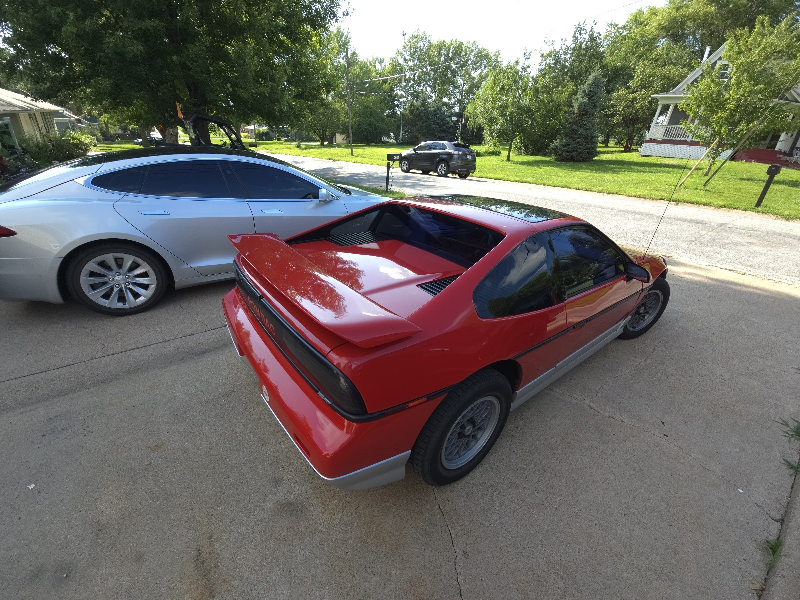 Pontiac-Fiero-1986-Coupe-8