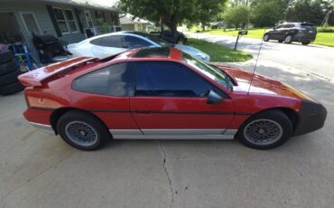 Pontiac-Fiero-1986-Coupe-9
