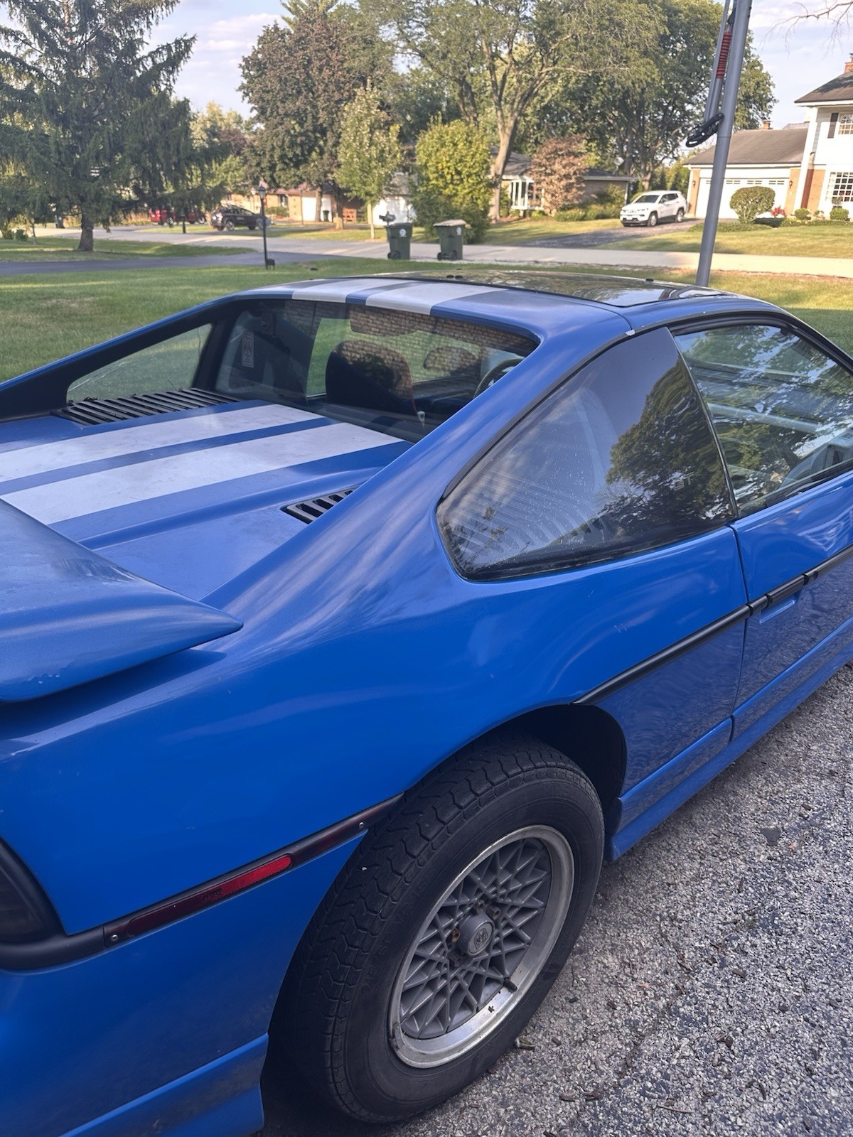 Pontiac-Fiero-1987-Coupe-10