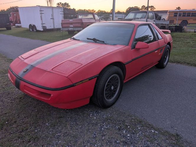 Pontiac-Fiero-1988-Red-10