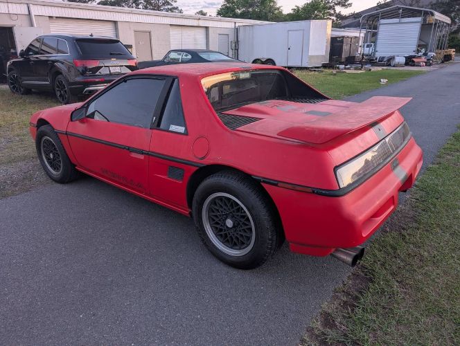 Pontiac-Fiero-1988-Red-11