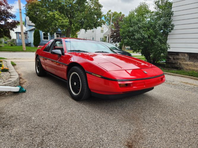 Pontiac-Fiero-1988-Red-5
