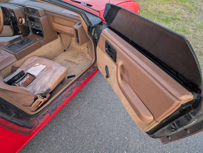 Pontiac-Fiero-1988-Red-8