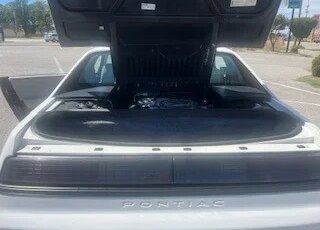 Pontiac-Fiero-se-1984-White-Gray-10