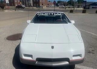 Pontiac-Fiero-se-1984-White-Gray-2