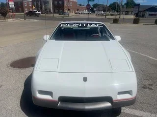 Pontiac-Fiero-se-1984-White-Gray-2