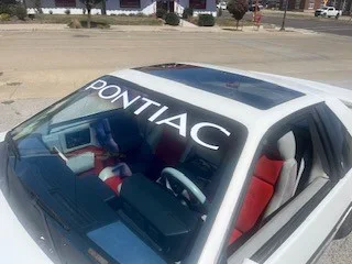 Pontiac-Fiero-se-1984-White-Gray-3
