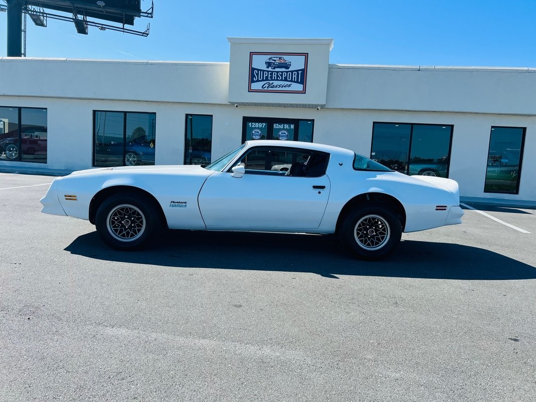 Pontiac-Firebird-1977-Coupe-1