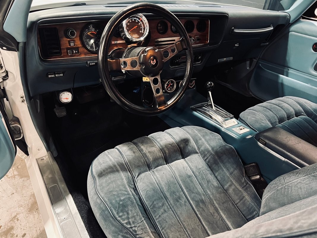 Pontiac-Firebird-1977-Coupe-15