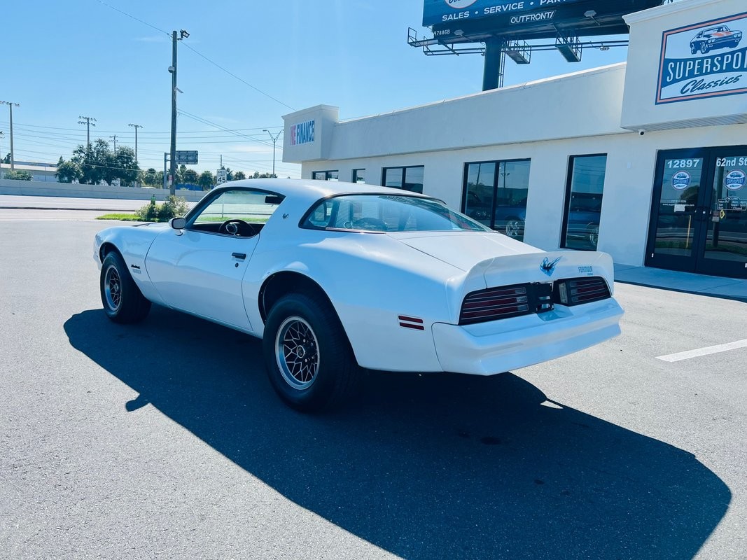 Pontiac-Firebird-1977-Coupe-2