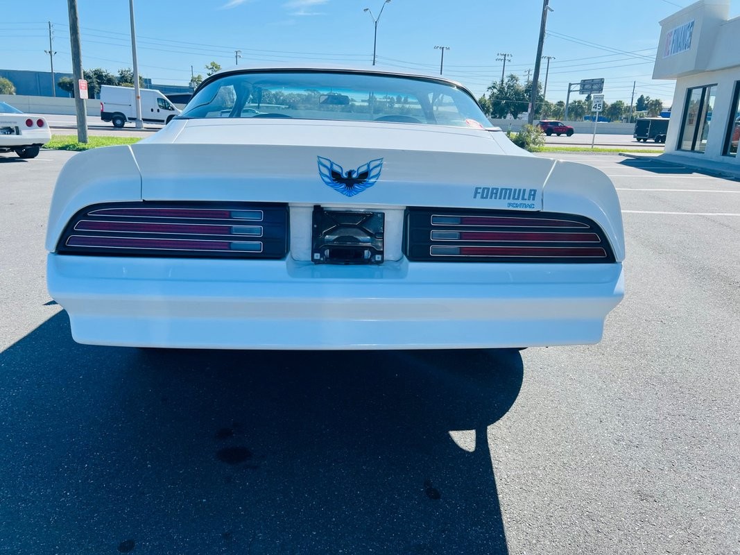 Pontiac-Firebird-1977-Coupe-3