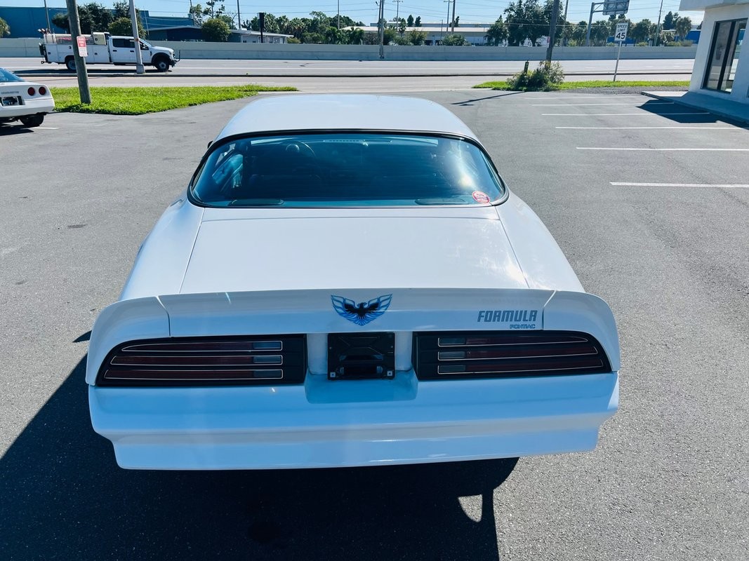 Pontiac-Firebird-1977-Coupe-4
