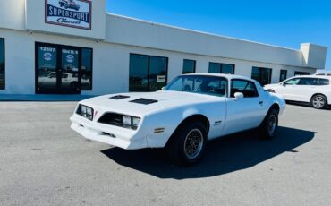 Pontiac-Firebird-1977-Coupe