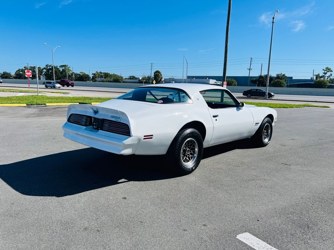 Pontiac-Firebird-1977-Coupe-5