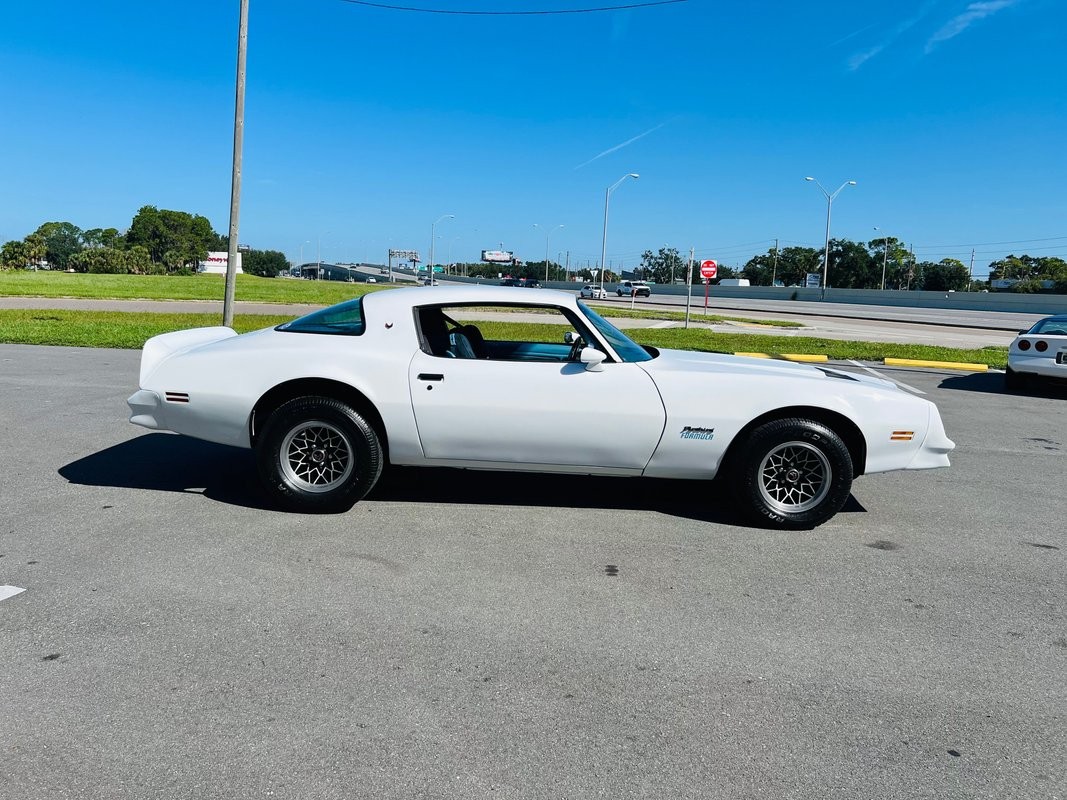 Pontiac-Firebird-1977-Coupe-6