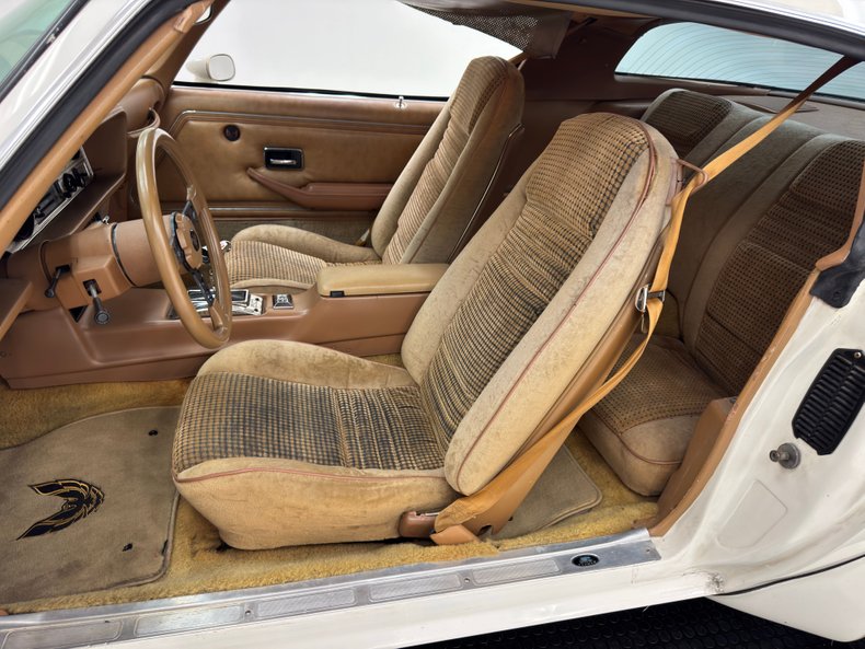 Pontiac-Firebird-1980-Cameo-White-Camel-36