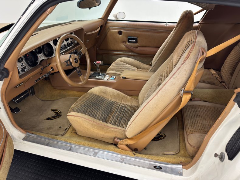 Pontiac-Firebird-1980-Cameo-White-Camel-37