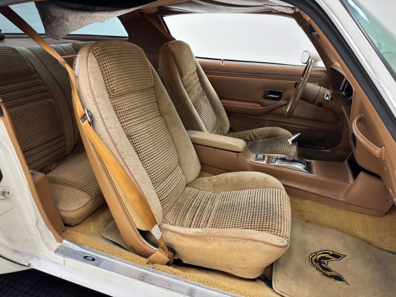 Pontiac-Firebird-1980-Cameo-White-Camel-39