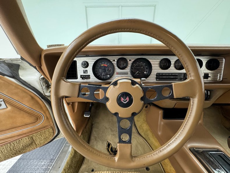 Pontiac-Firebird-1980-Cameo-White-Camel-40