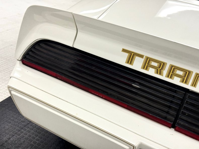 Pontiac-Firebird-1980-Cameo-White-Camel-46