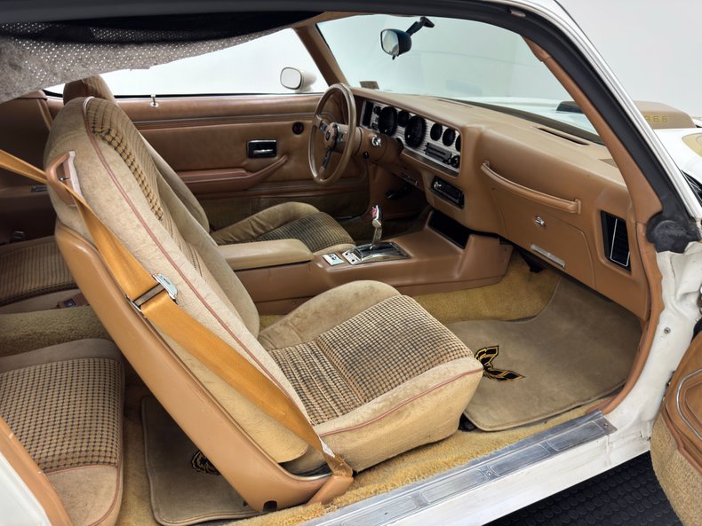 Pontiac-Firebird-1980-Cameo-White-Camel-49