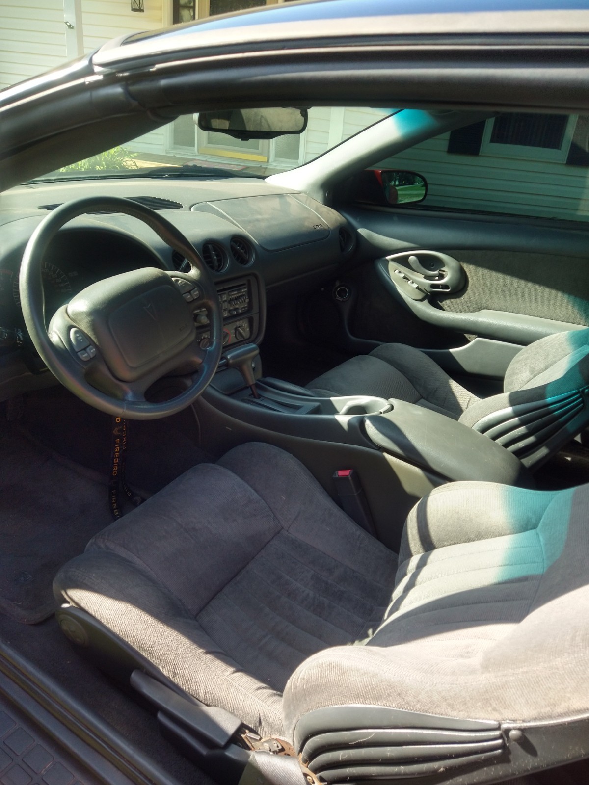 Pontiac-Firebird-1996-Coupe-2
