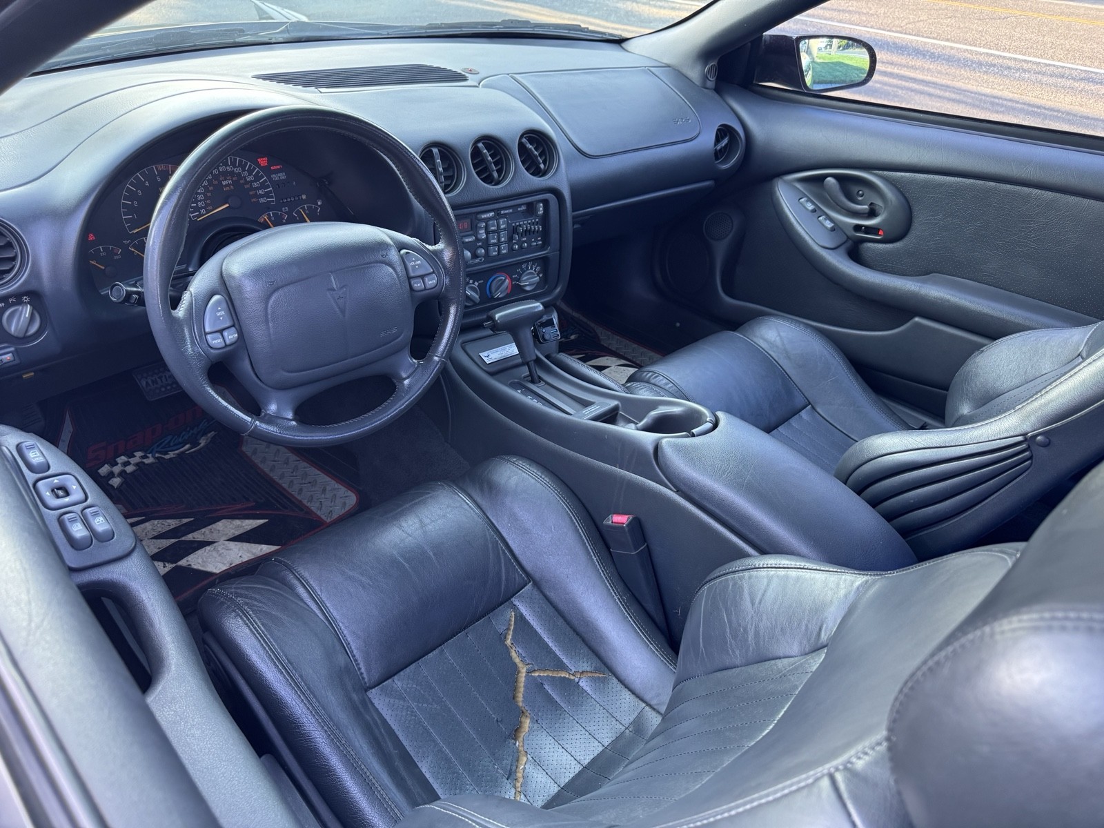Pontiac-Firebird-1996-Coupe-37