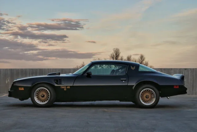 Pontiac-Firebird-trans-am-50th-anniversary-limited-edition-1976-Black-Black