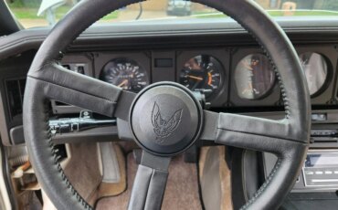 Pontiac-Firebird-trans-am-coupe-1983-White-Off-White-17