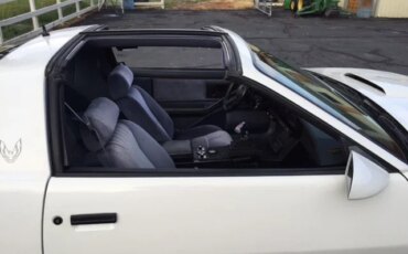 Pontiac-Firebird-trans-am-coupe-1984-White-Blue-6