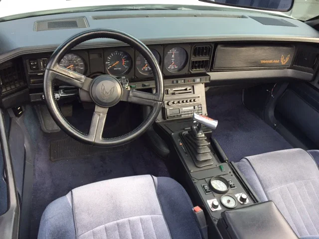 Pontiac-Firebird-trans-am-coupe-1984-White-Blue-9