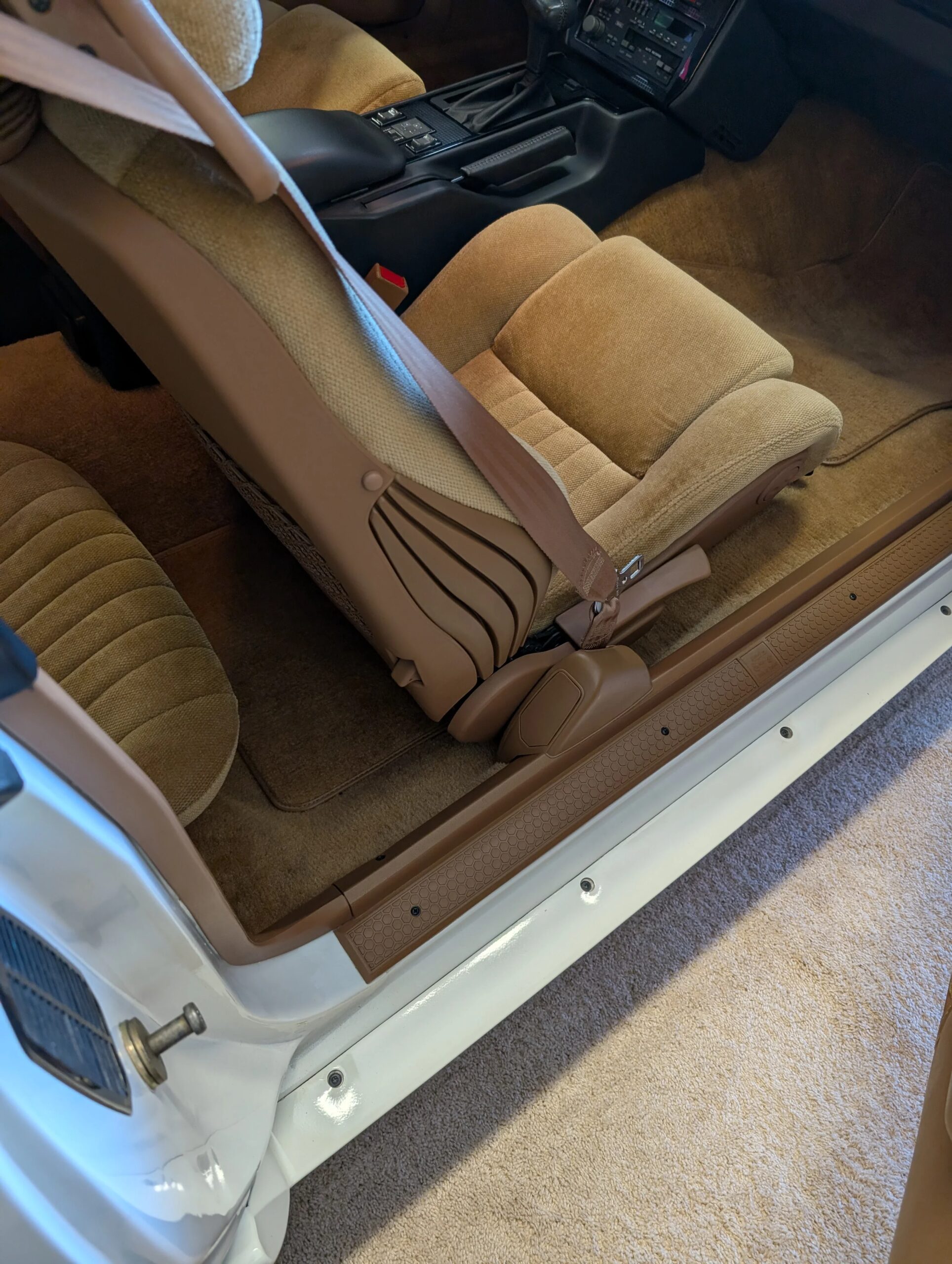Pontiac-Firebird-trans-am-coupe-1991-White-Tan-12
