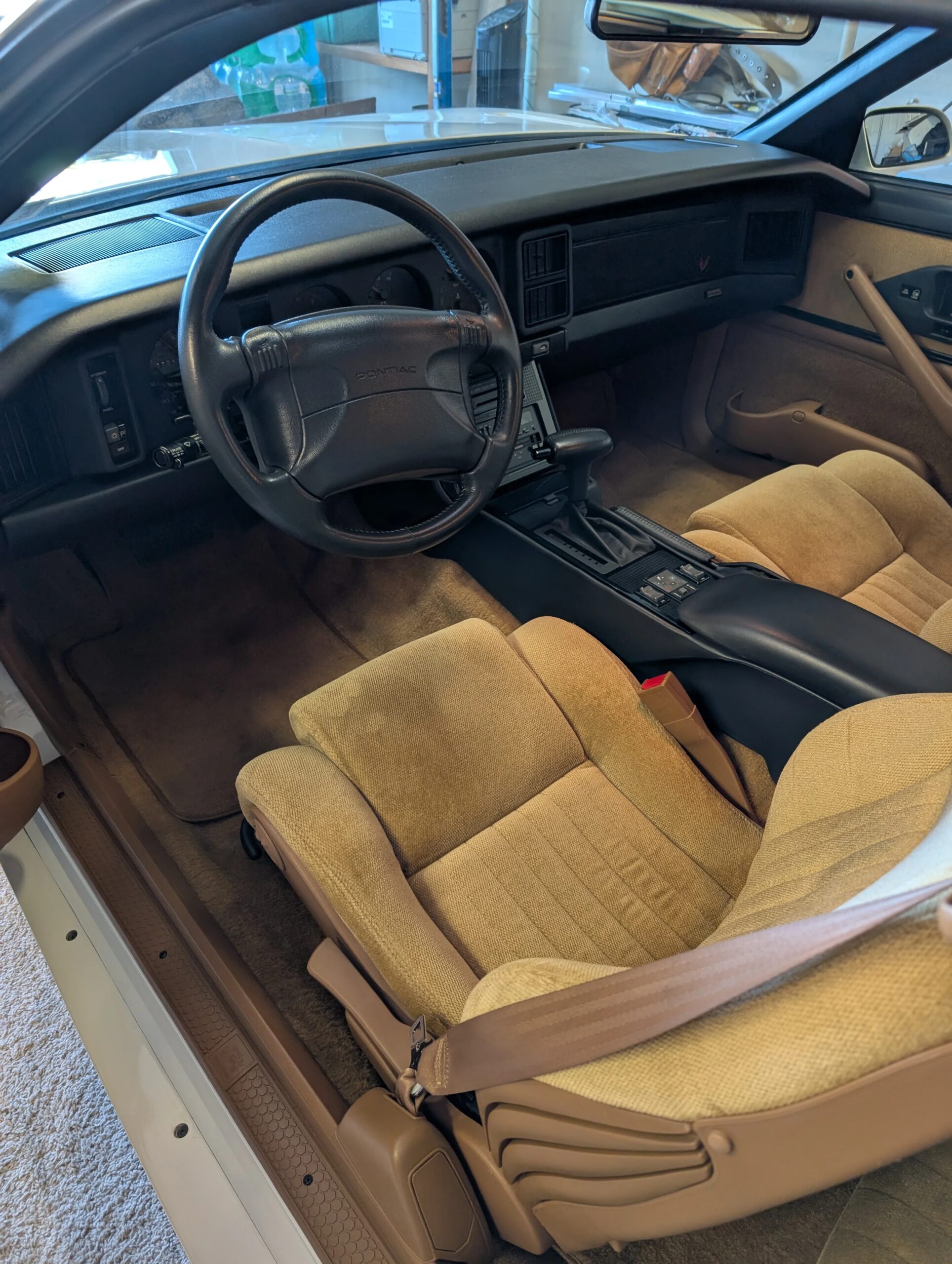 Pontiac-Firebird-trans-am-coupe-1991-White-Tan-23