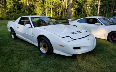Pontiac-Firebird-trans-am-coupe-1991-White-Tan