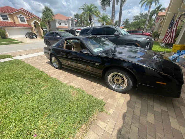 Pontiac-Firebird-trans-am-gta-coupe-1989-Black-Beige-6