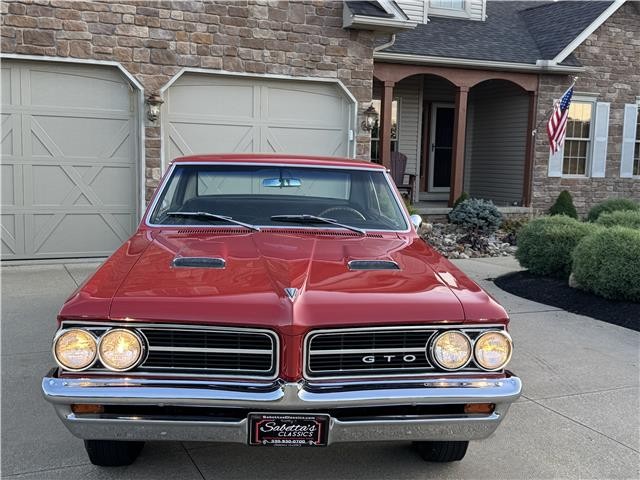 Pontiac-GTO-1964-2-Door-Coupe-1