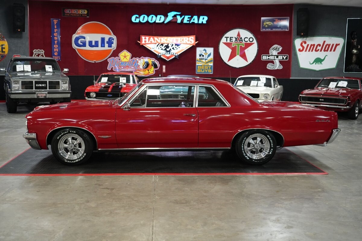 Pontiac-GTO-1964-Coupe-2