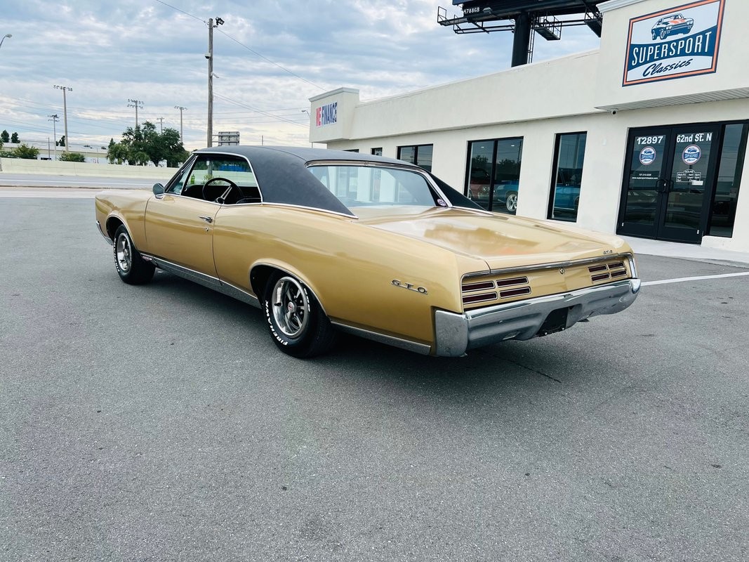 Pontiac-GTO-1967-Coupe-2