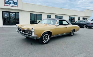 Pontiac-GTO-1967-Coupe