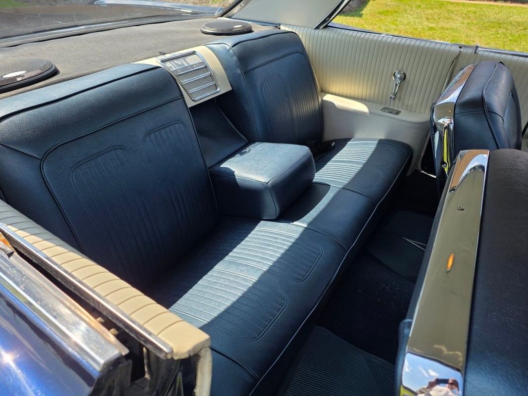 Pontiac-Grand-Prix-1964-23