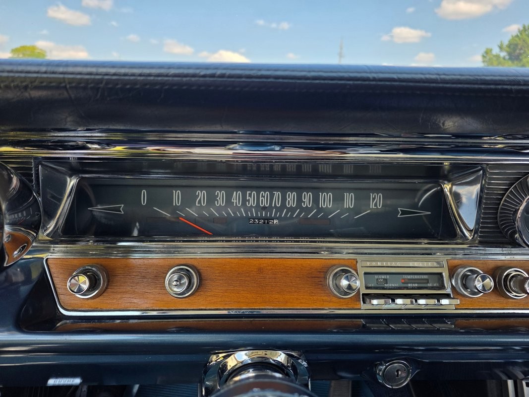 Pontiac-Grand-Prix-1964-27