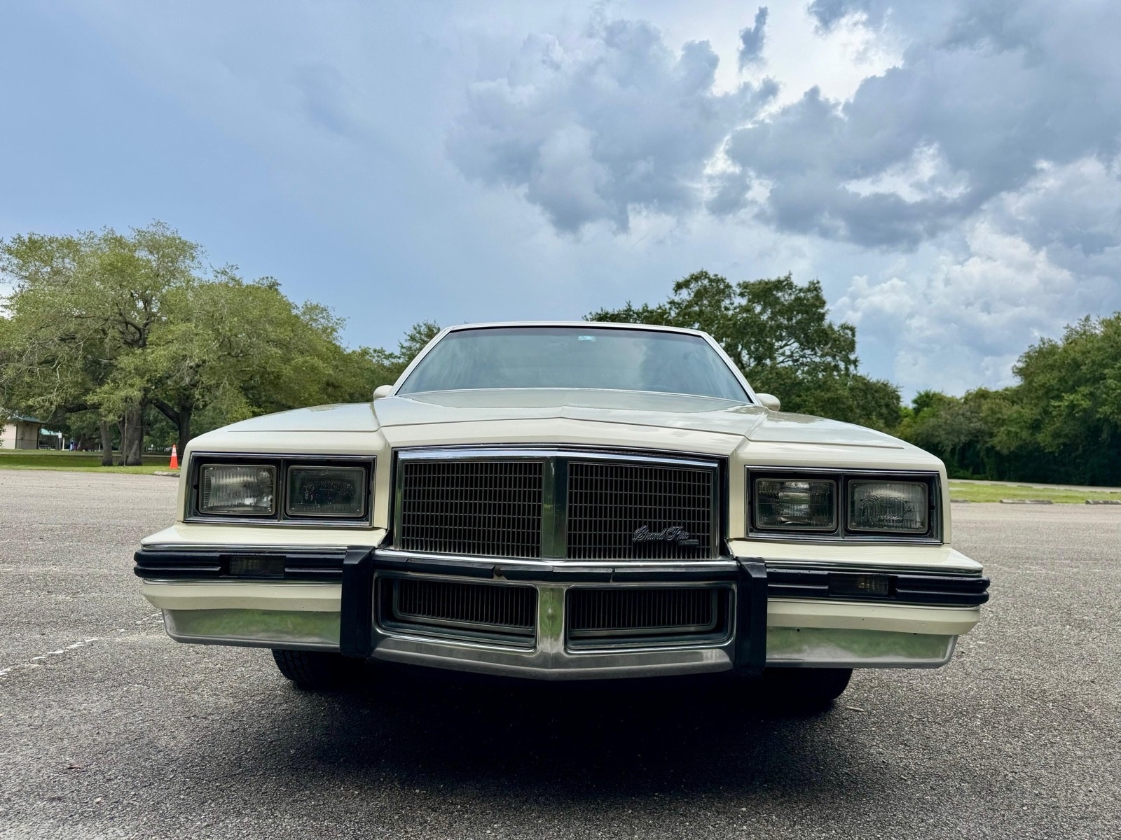 Pontiac-Grand-Prix-1983-Coupe-1