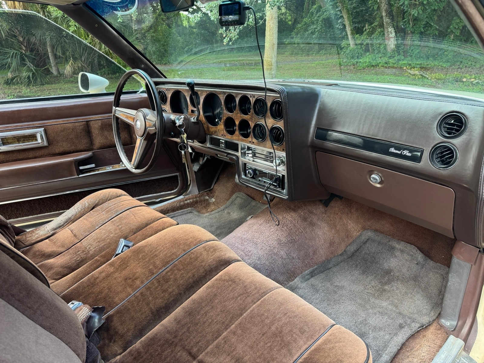 Pontiac-Grand-Prix-1983-Coupe-12