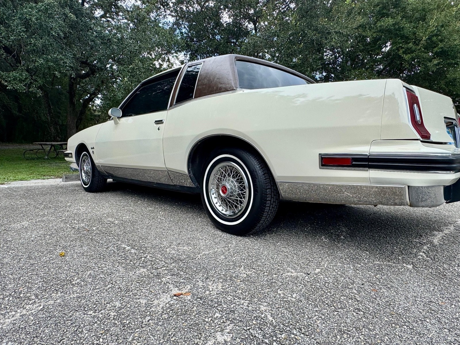 Pontiac-Grand-Prix-1983-Coupe-2