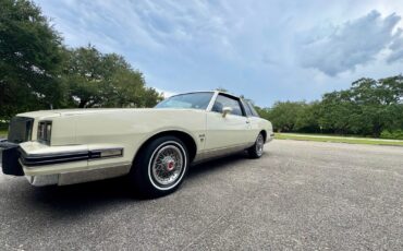 Pontiac-Grand-Prix-1983-Coupe-3
