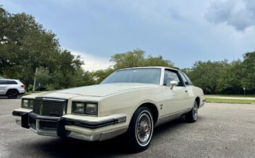Pontiac-Grand-Prix-1983-Coupe