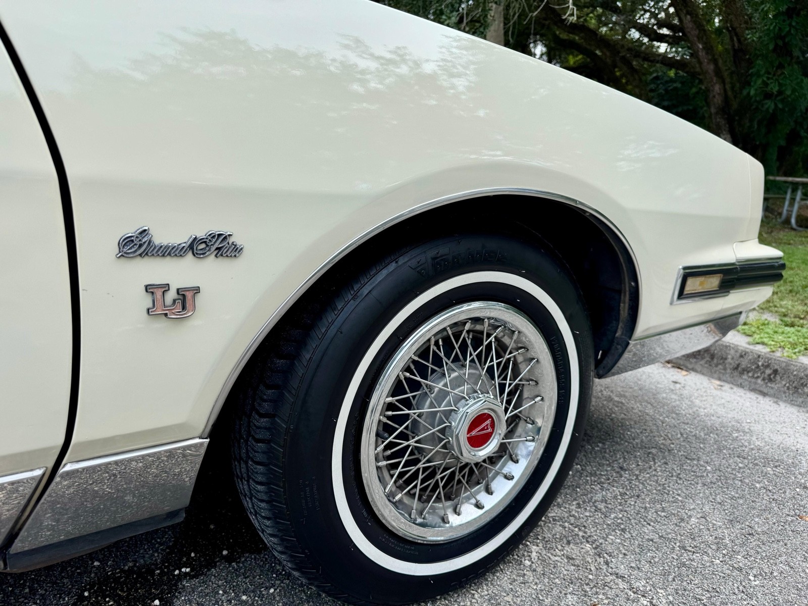 Pontiac-Grand-Prix-1983-Coupe-4